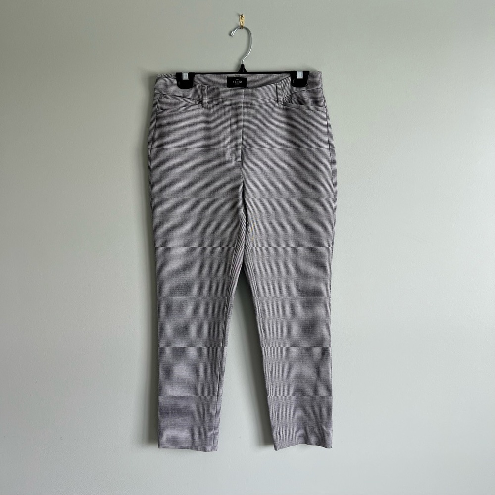 White house Black Market The Slim Ankle Black and White Pants Women's Size 4